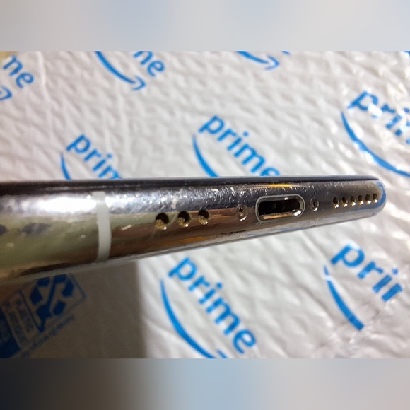 iPhone Xs - (UNLOCKED) - Picture 9 of 10